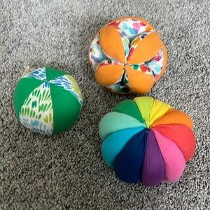 Lovevery grasping ball set